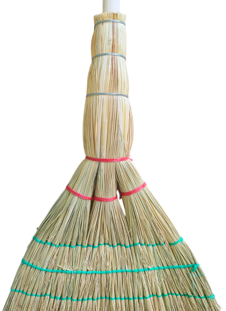 Веник сорго 140 см с деревянным черенком